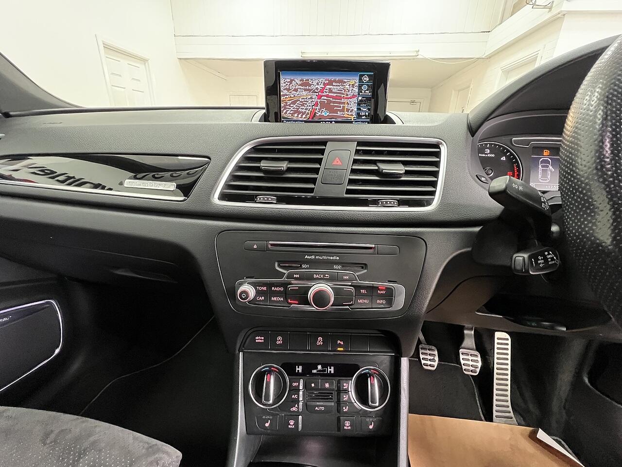 Audi Q3 view 12