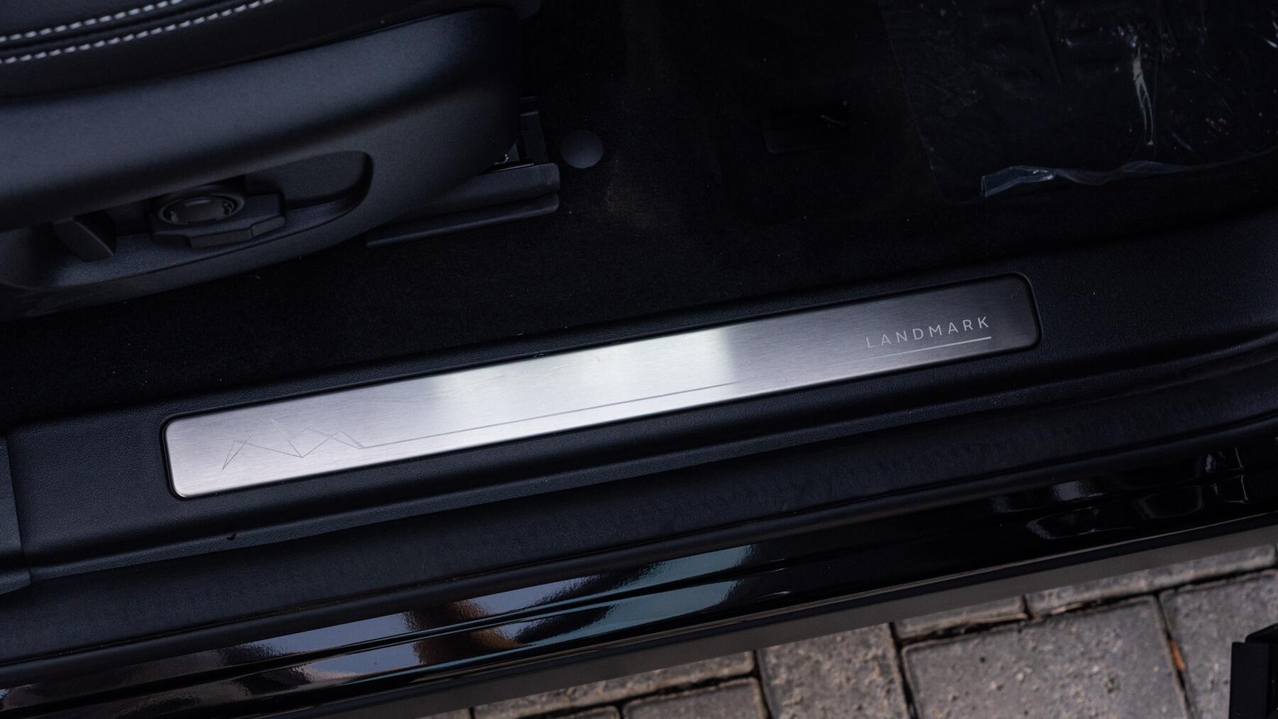 Land Rover Discovery Sport view 74