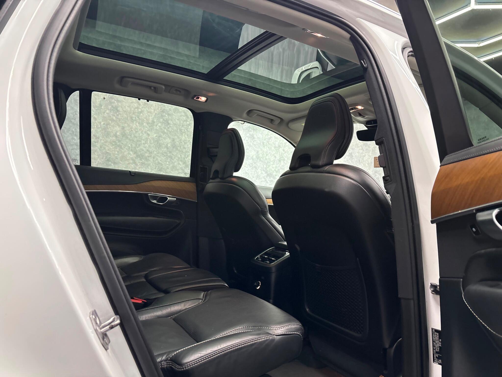 Volvo XC90 view 12