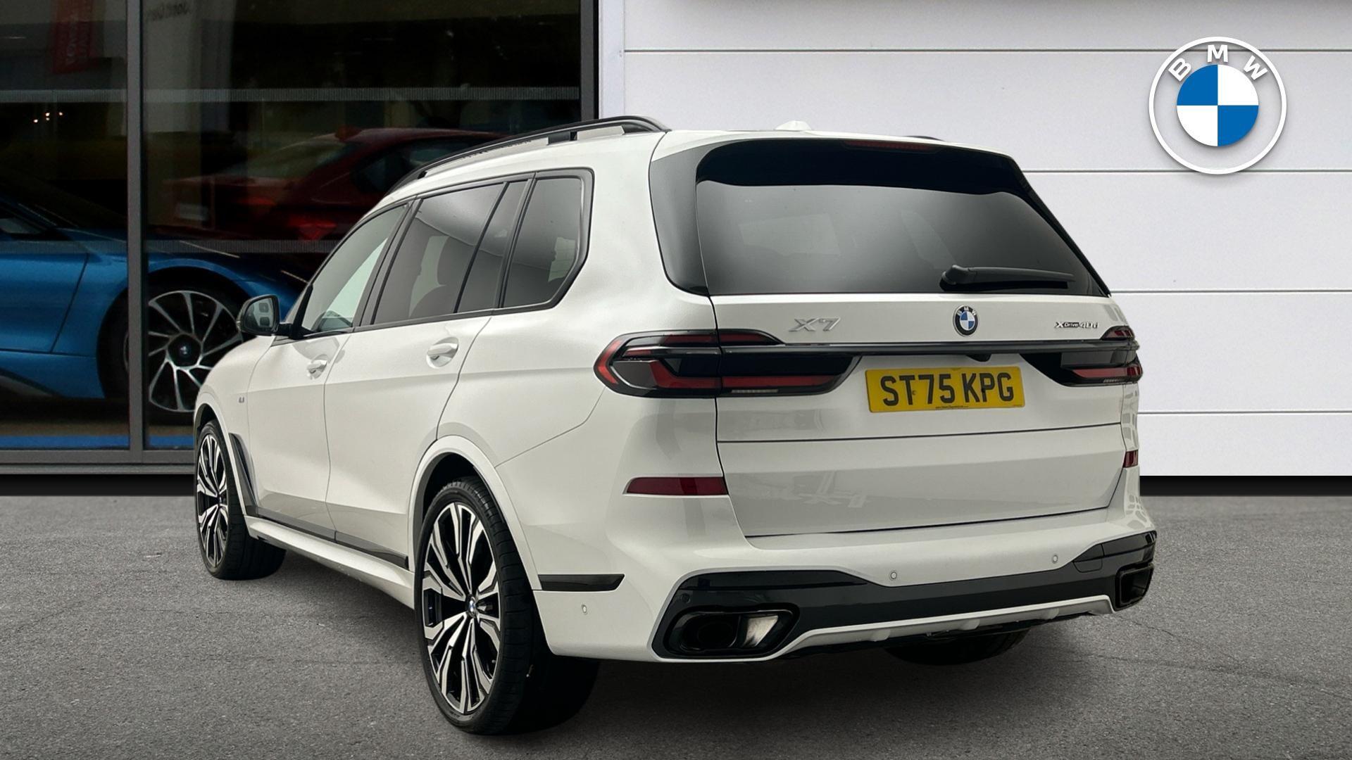 BMW X7 view 2