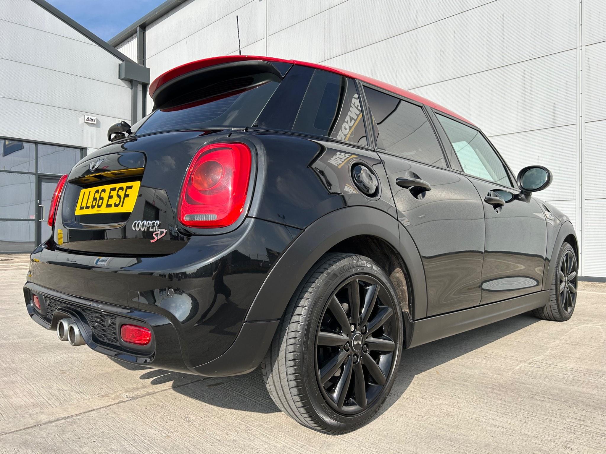 Mini Hatch view 8