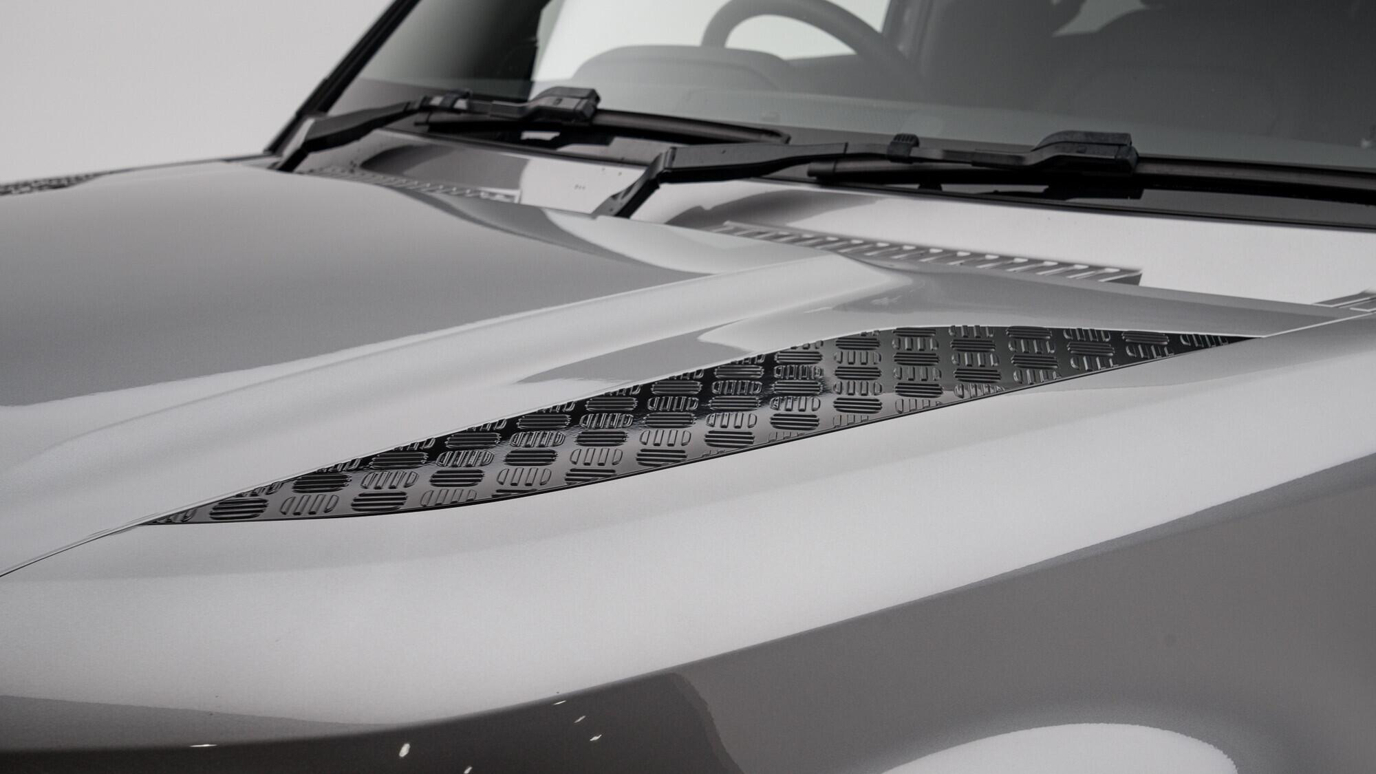 Land Rover Defender view 13