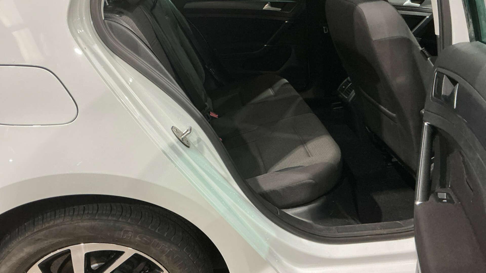 Volkswagen Golf view 8