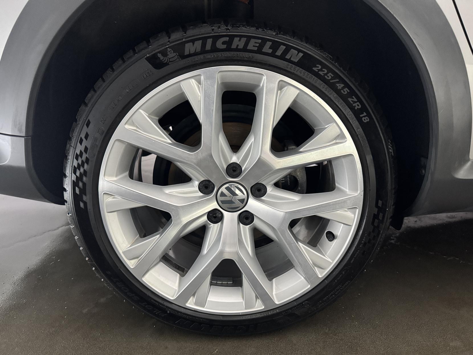 Volkswagen Passat view 49