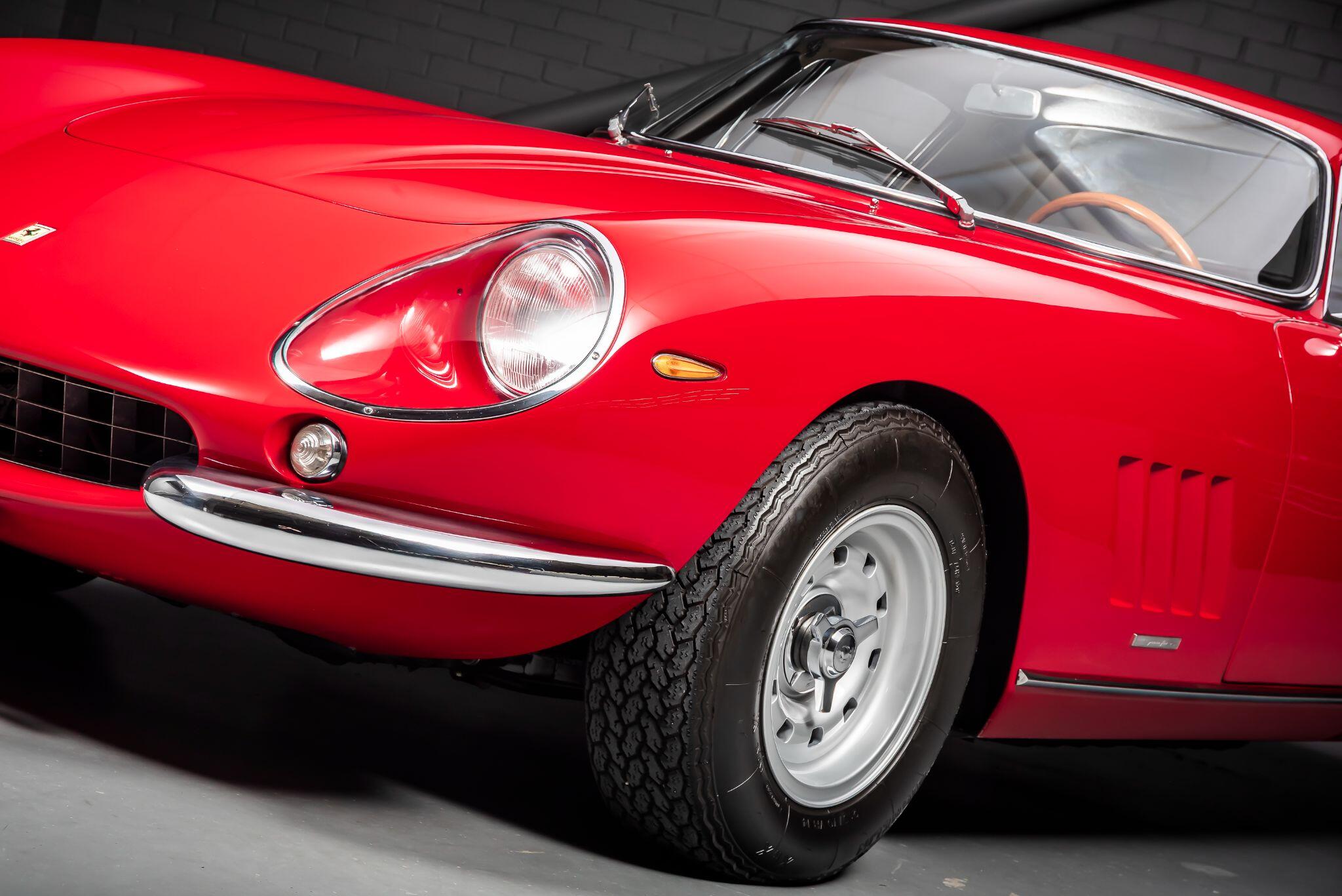 Ferrari 275 view 17