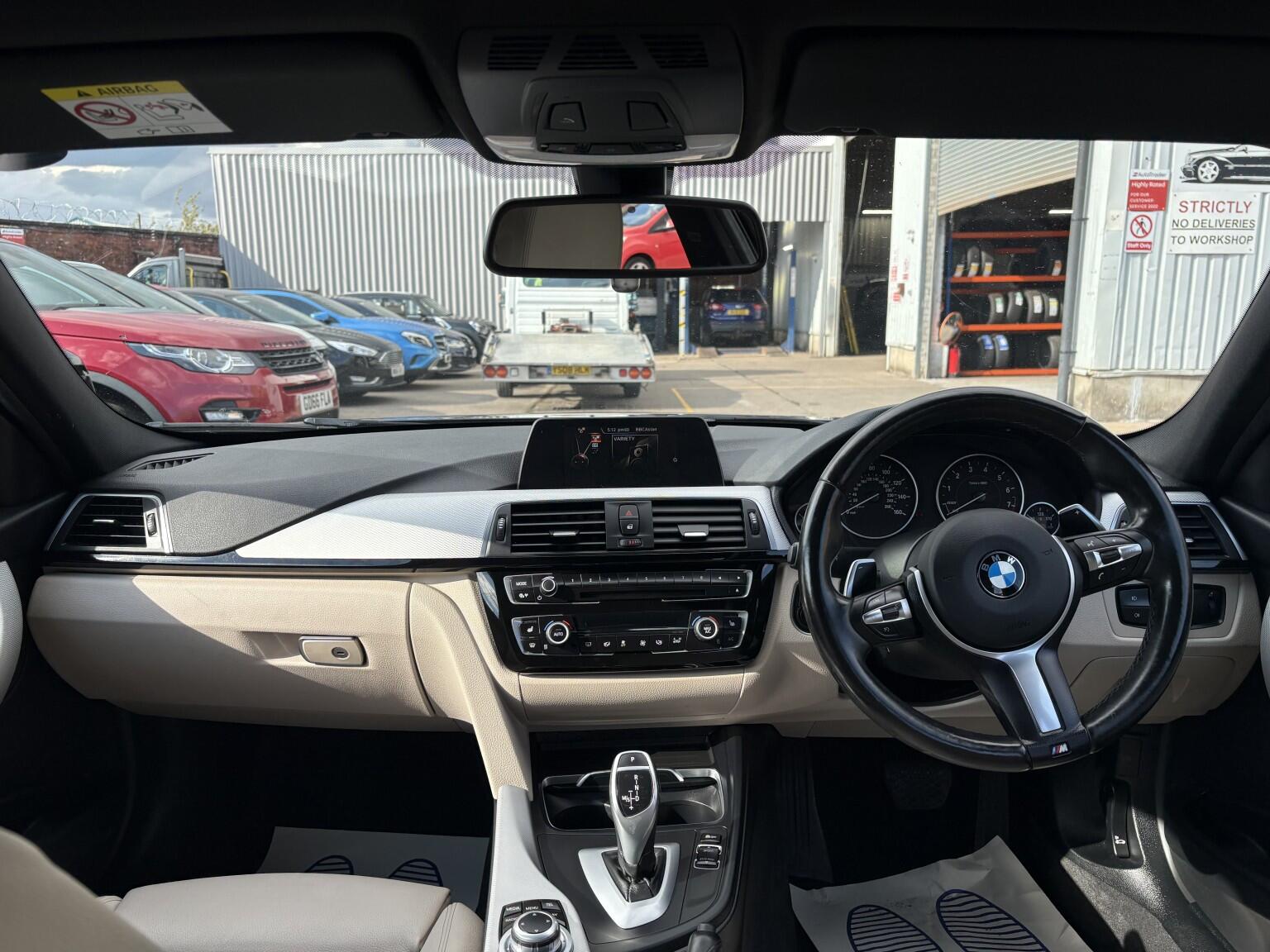 BMW 3 Series view 24