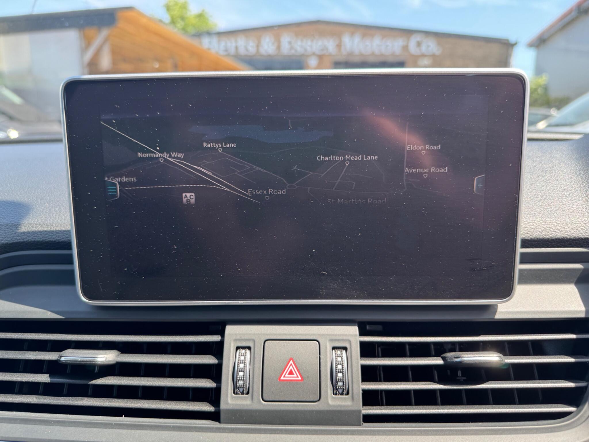 Audi Q5 view 32