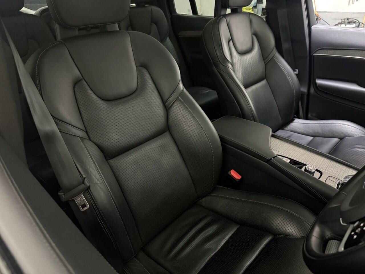 Volvo XC90 view 16