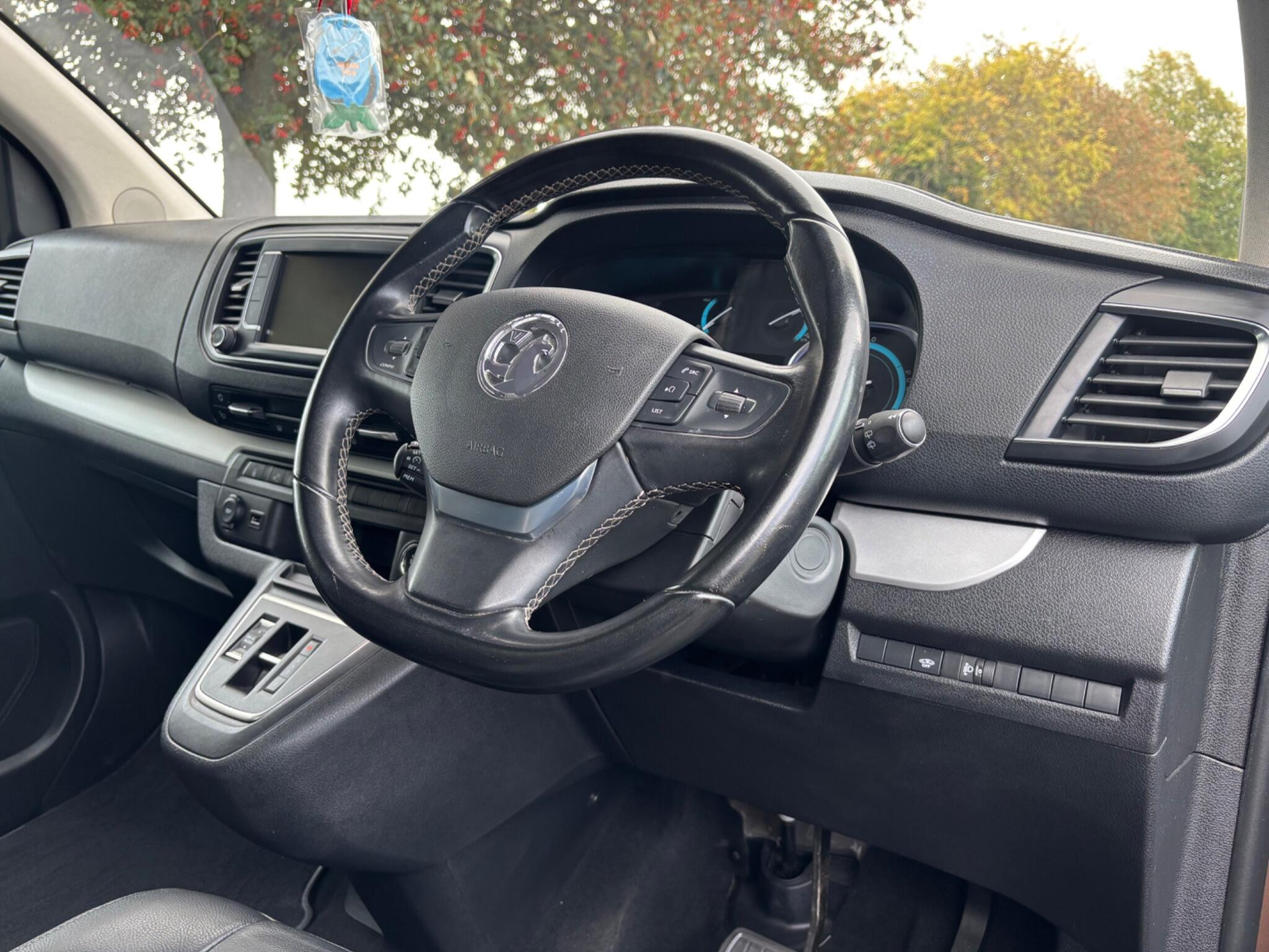Vauxhall Vivaro Life Electric view 11