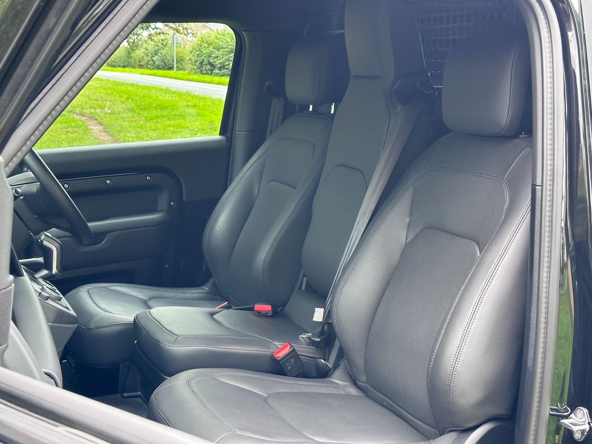 Land Rover Defender 90 view 9