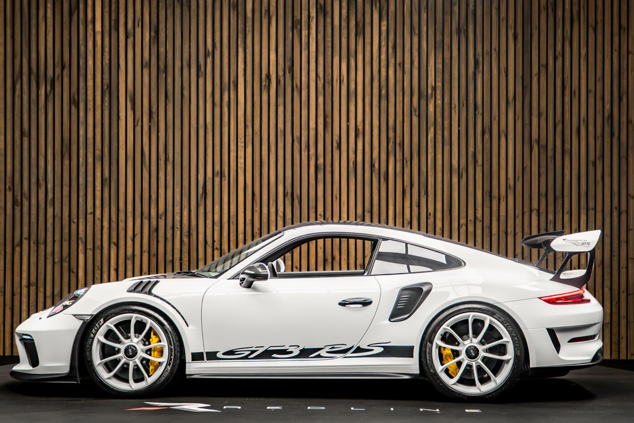 Porsche 911 view 7
