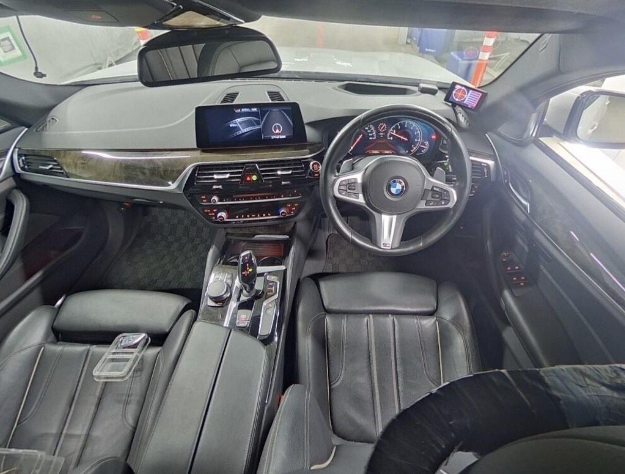 BMW 5 Series view 5