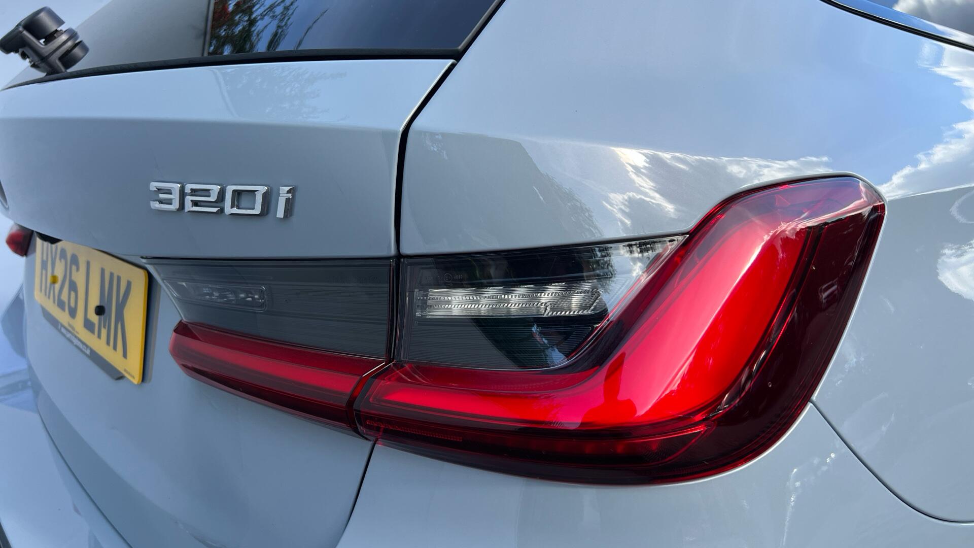 BMW 3 Series view 22