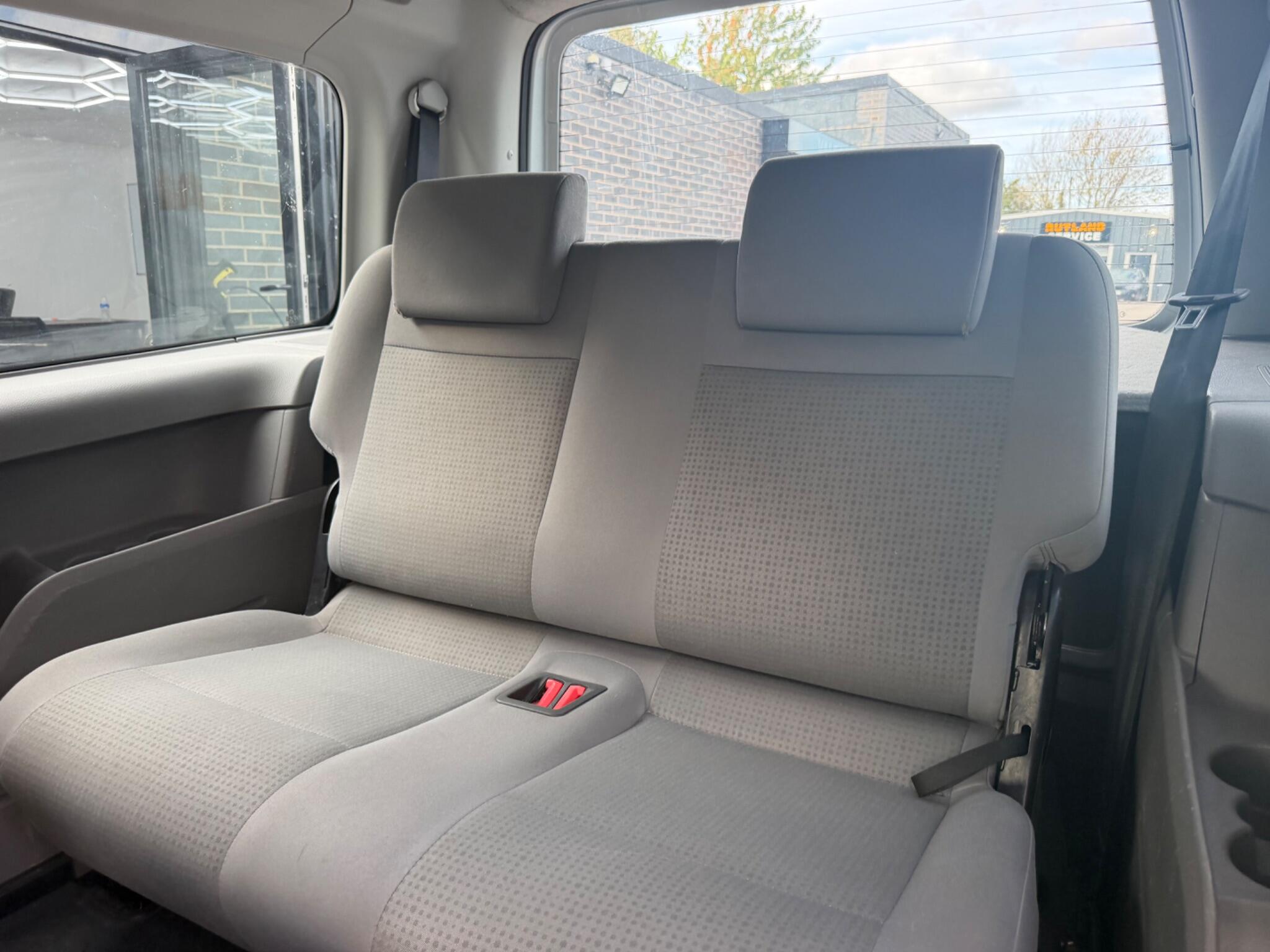 Volkswagen Caddy Maxi Life view 28