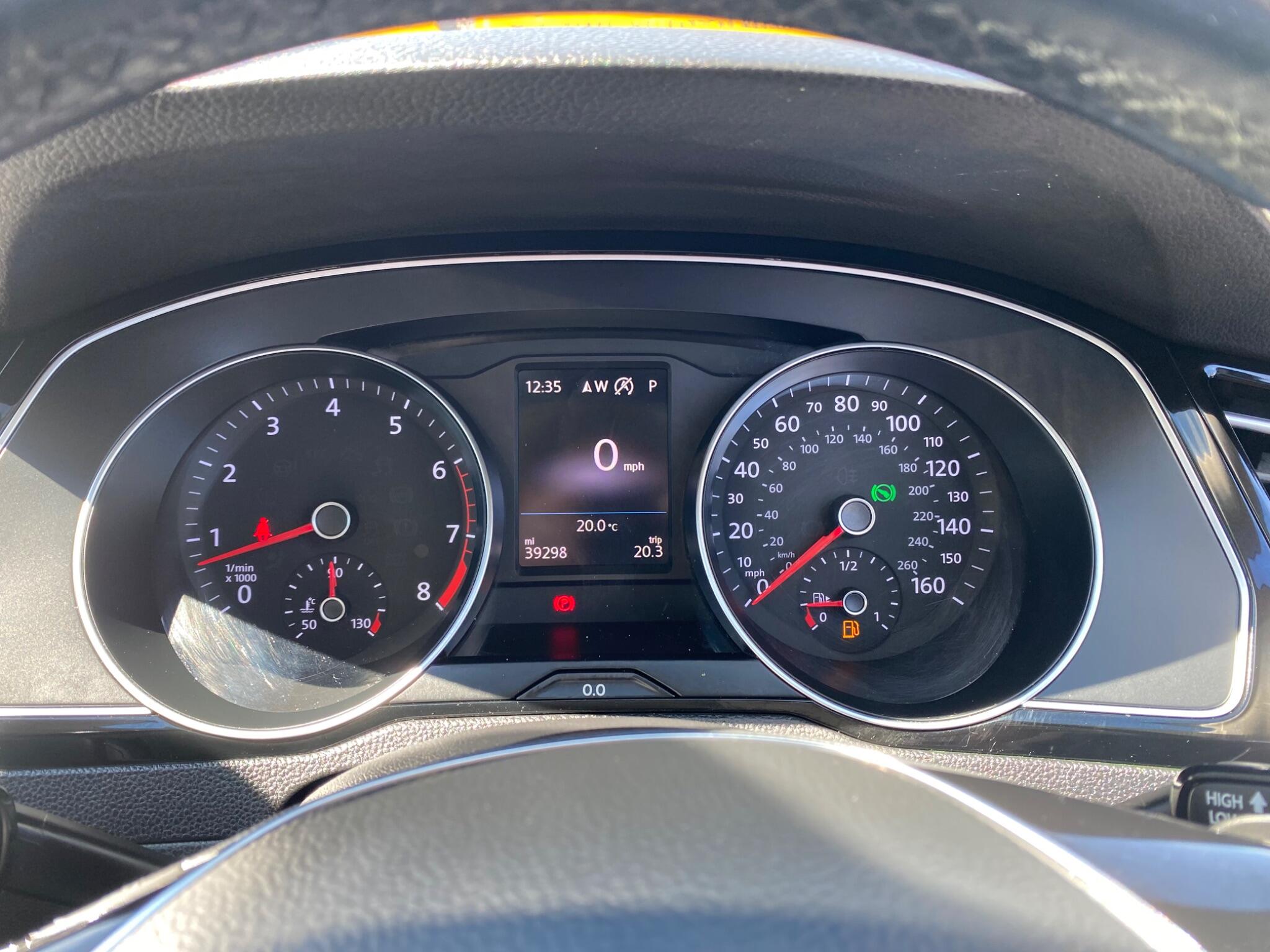Volkswagen Passat view 24