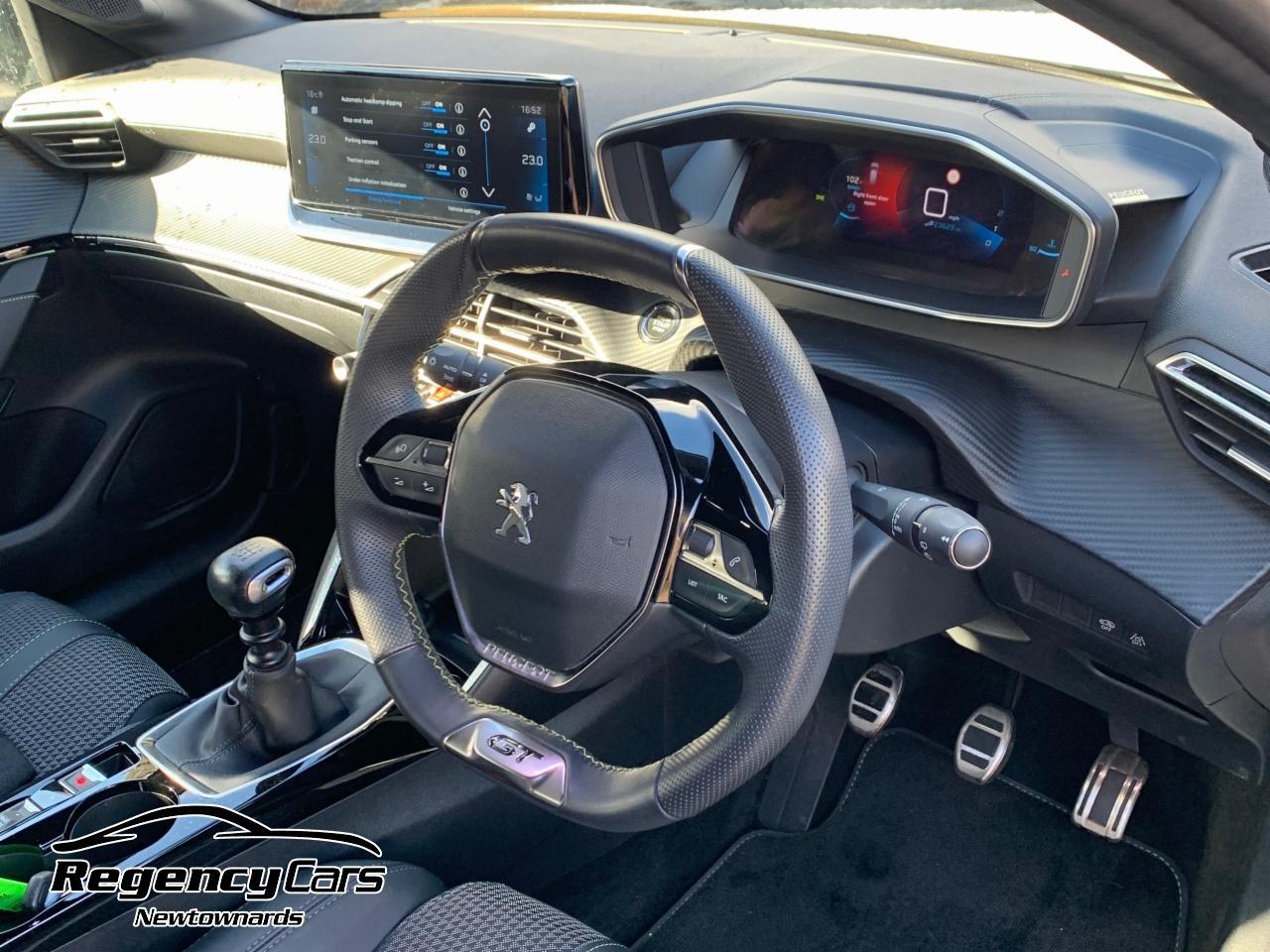 Peugeot 208 view 18