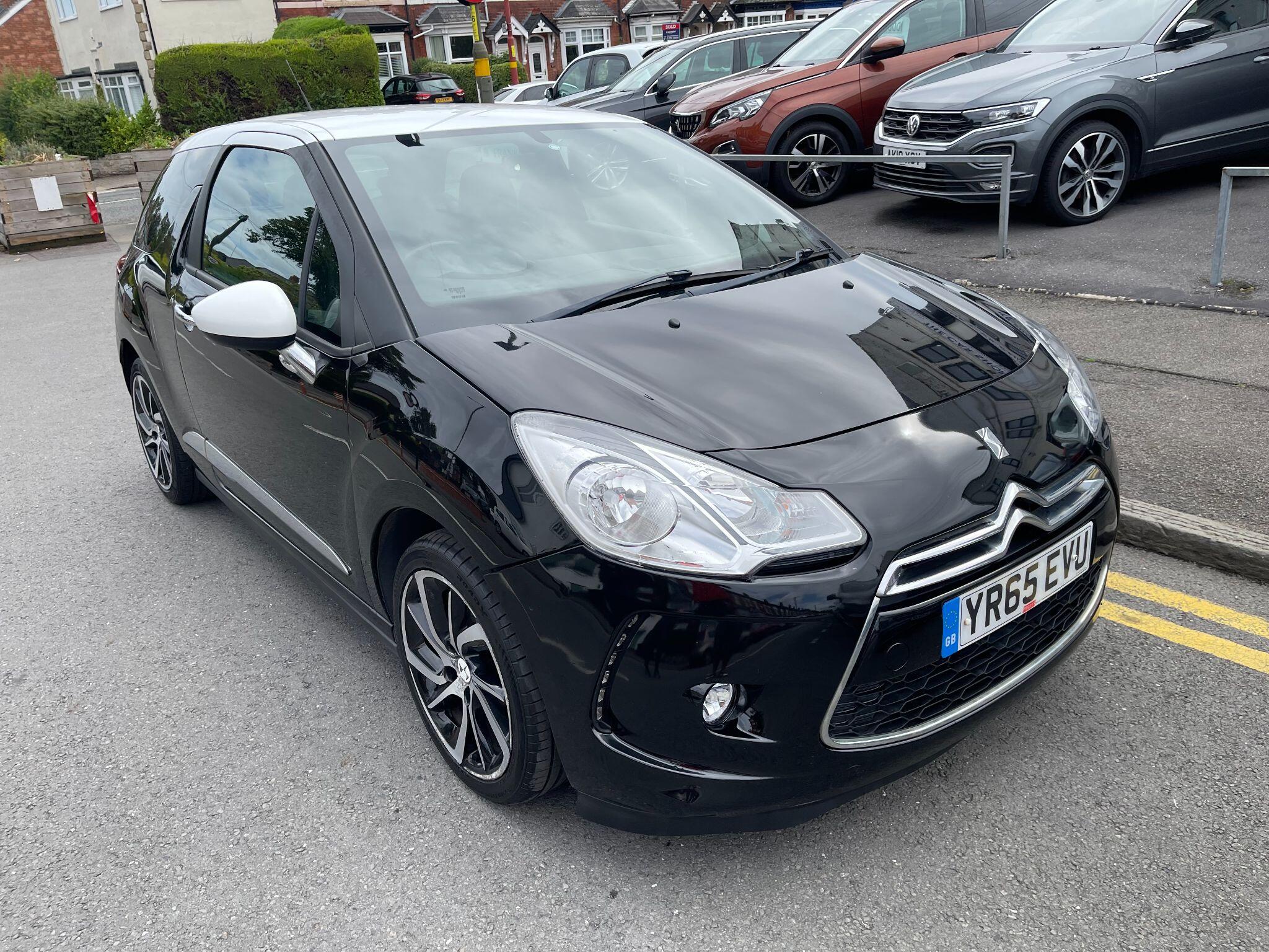 DS Automobiles DS 3 view 3