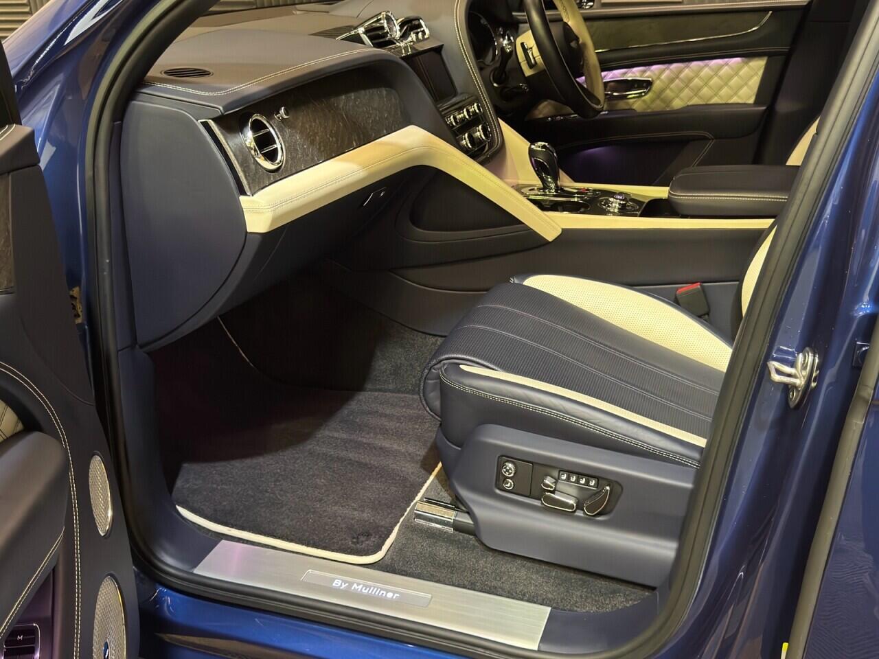 Bentley Bentayga view 28