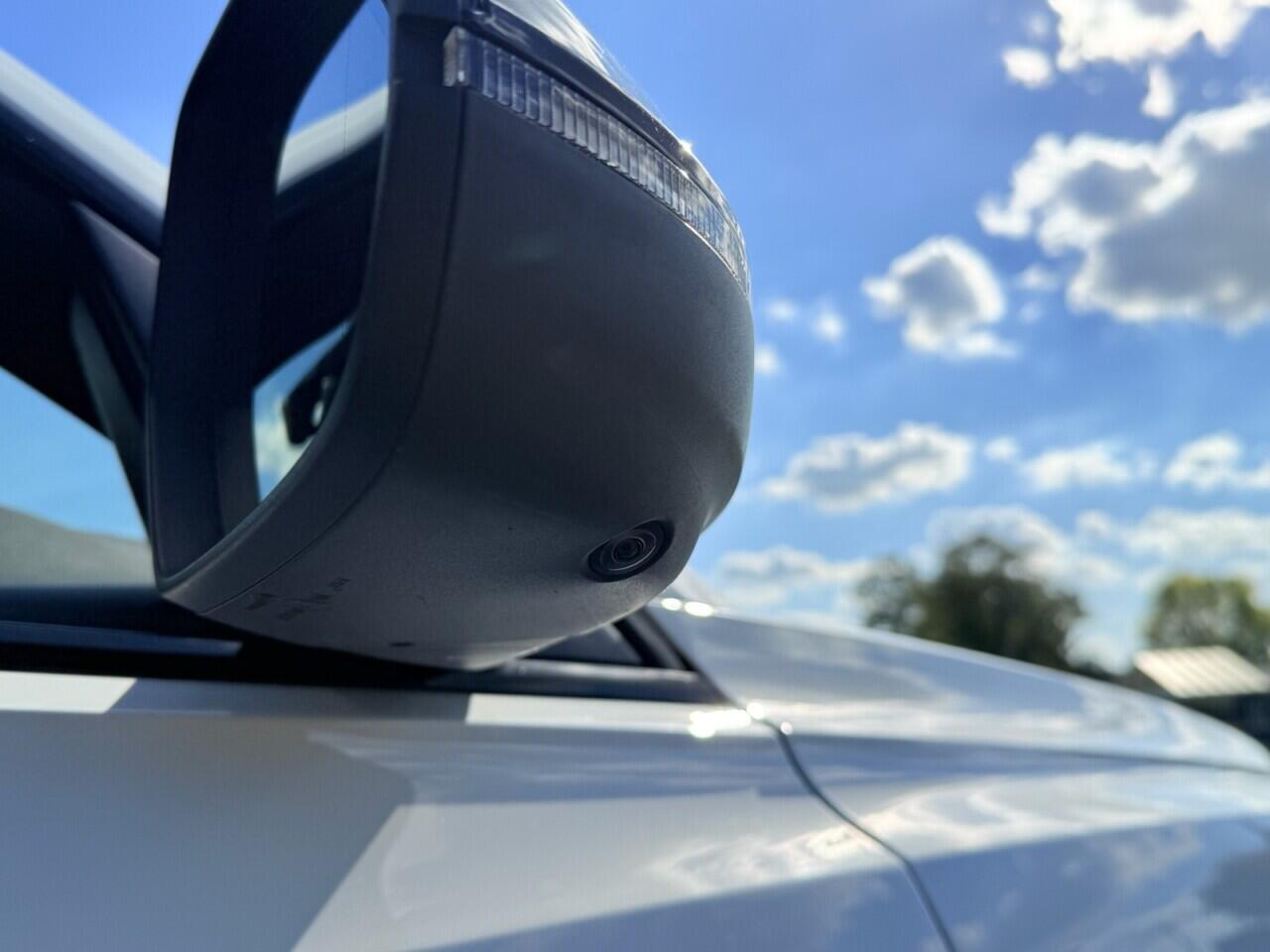 Audi Q8 view 47