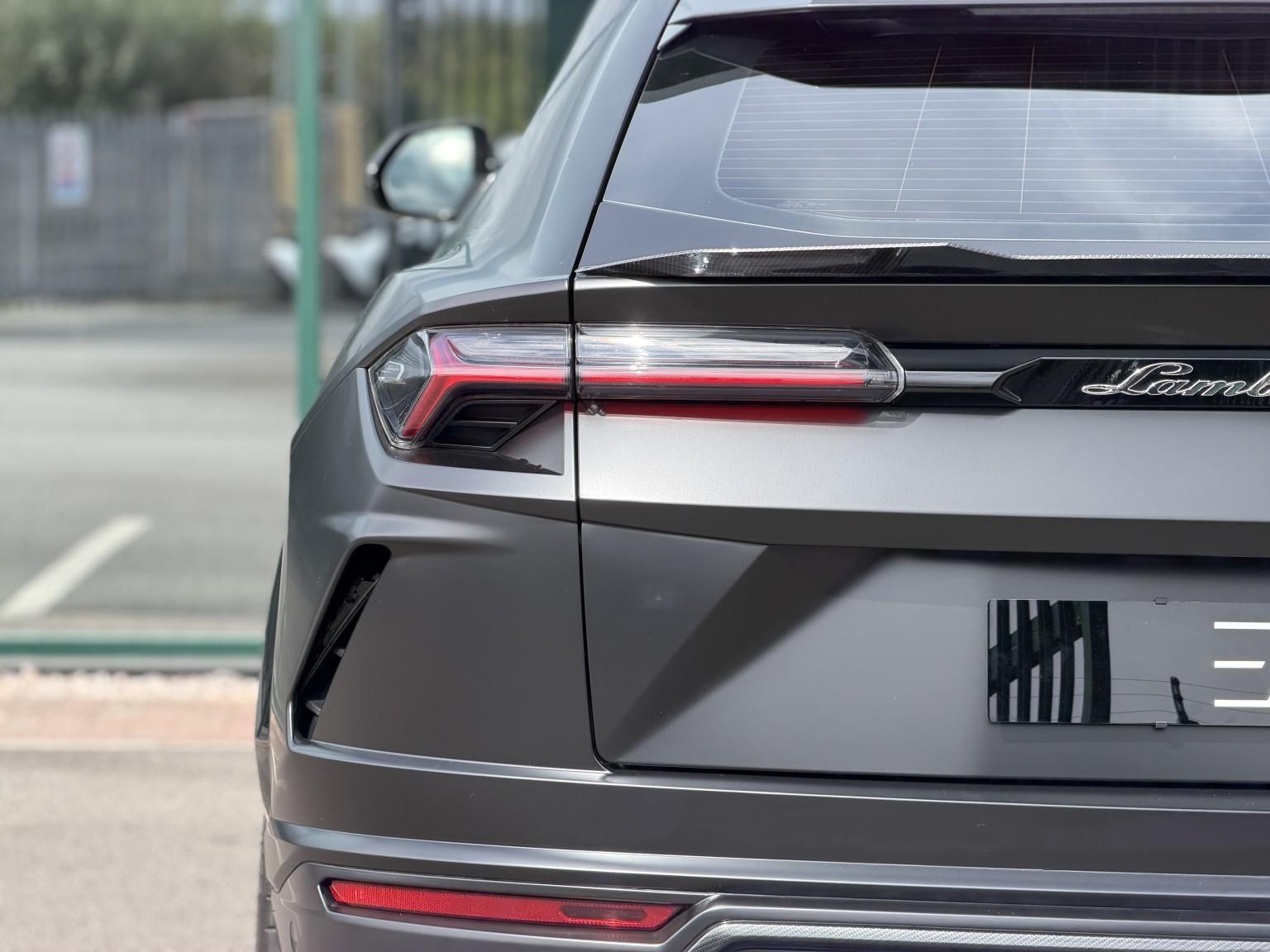 Lamborghini Urus view 29
