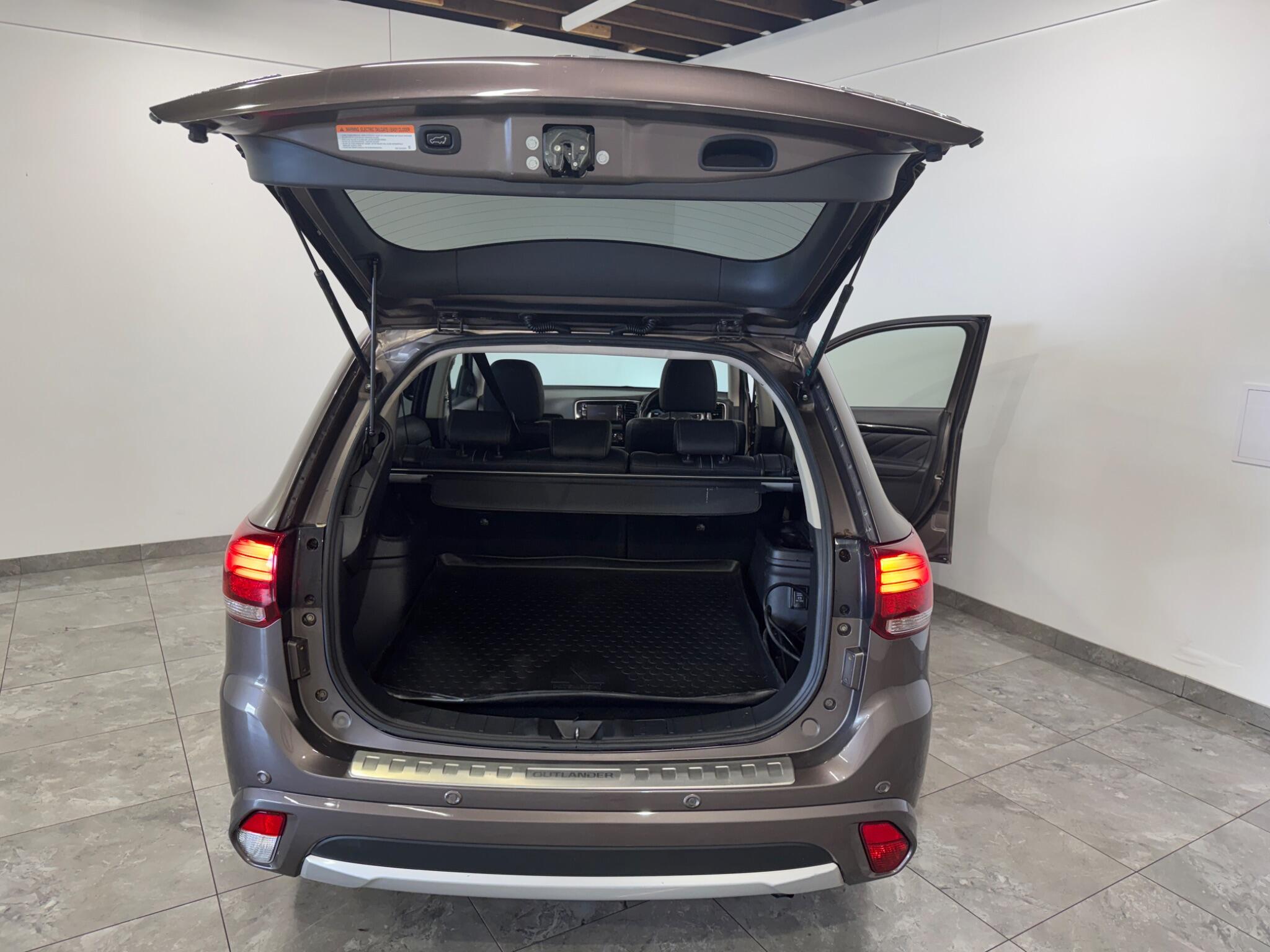 Mitsubishi Outlander view 15