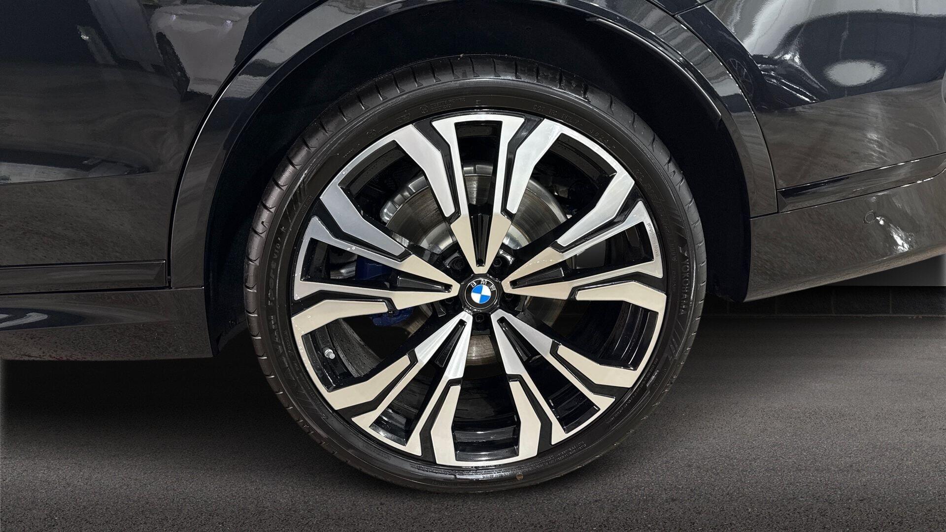 BMW X7 view 14