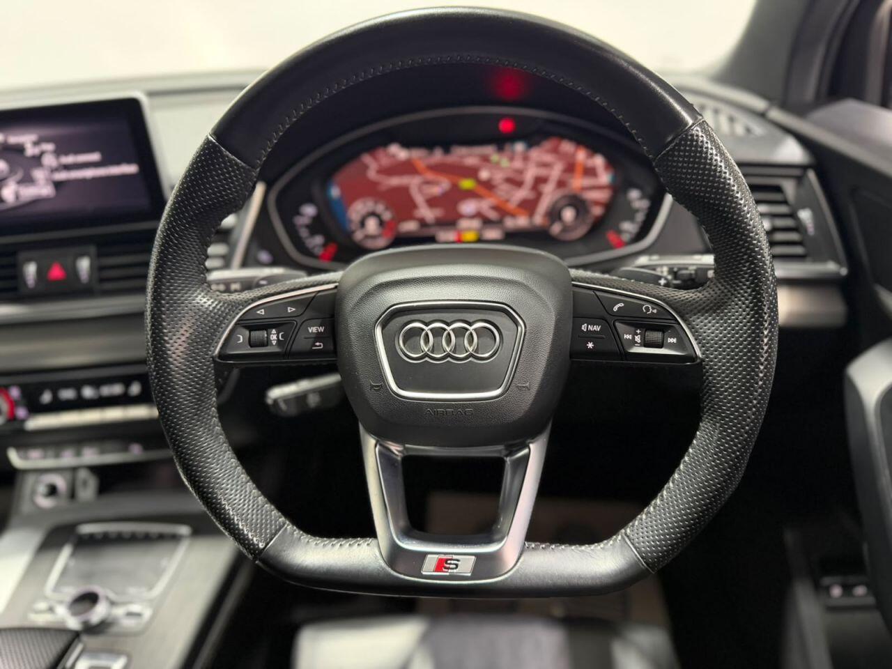 Audi Q5 view 12