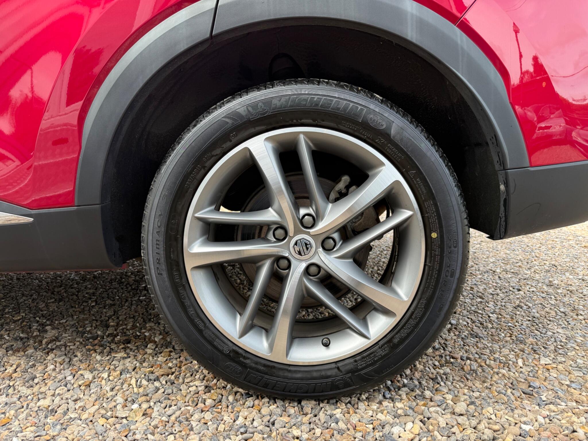 MG MG HS view 16