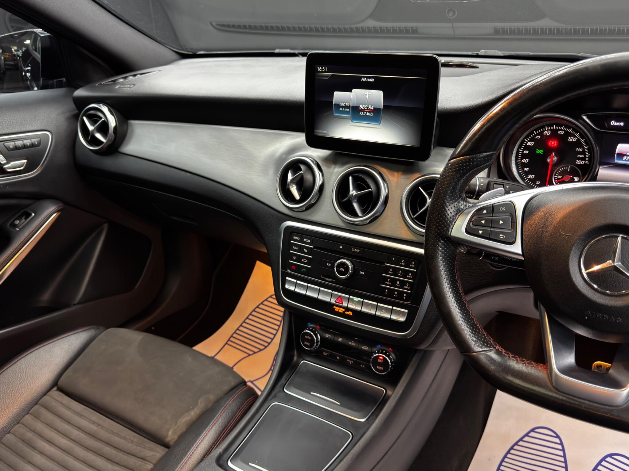 Mercedes-Benz GLA view 24
