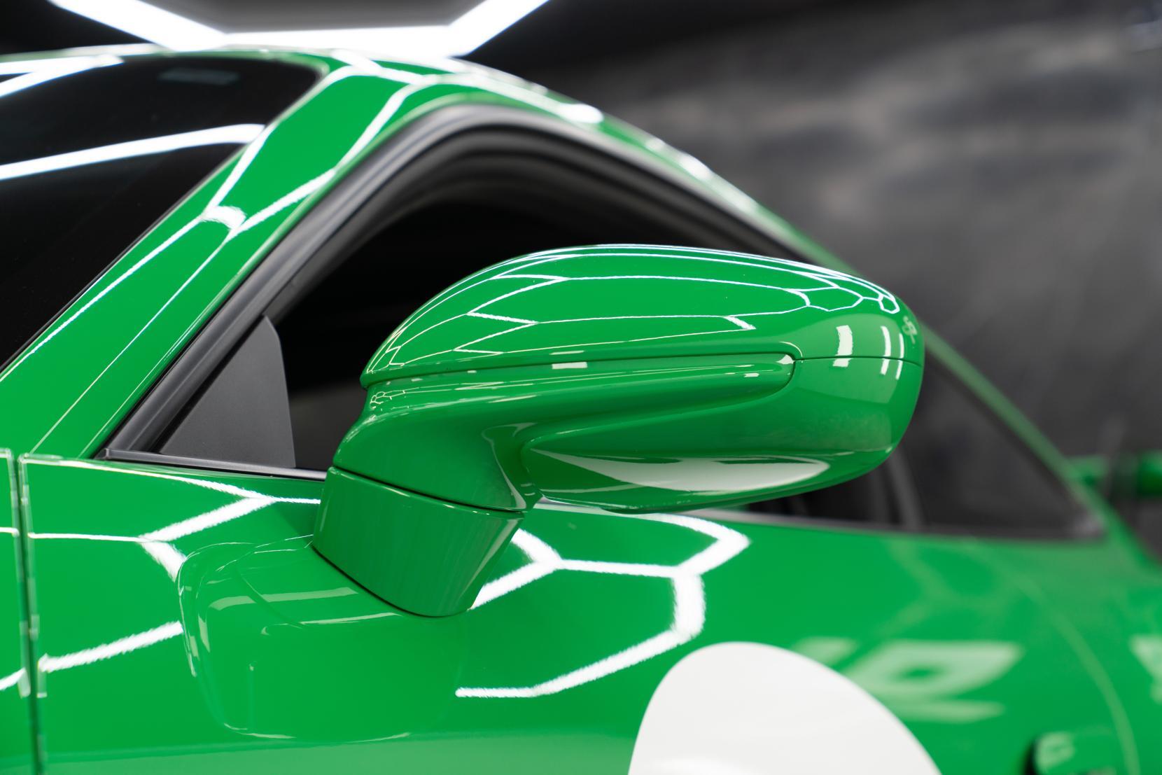 Porsche 911 view 32