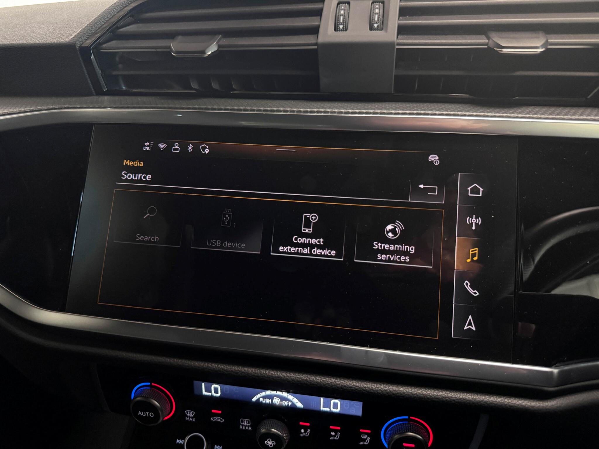 Audi Q3 view 47