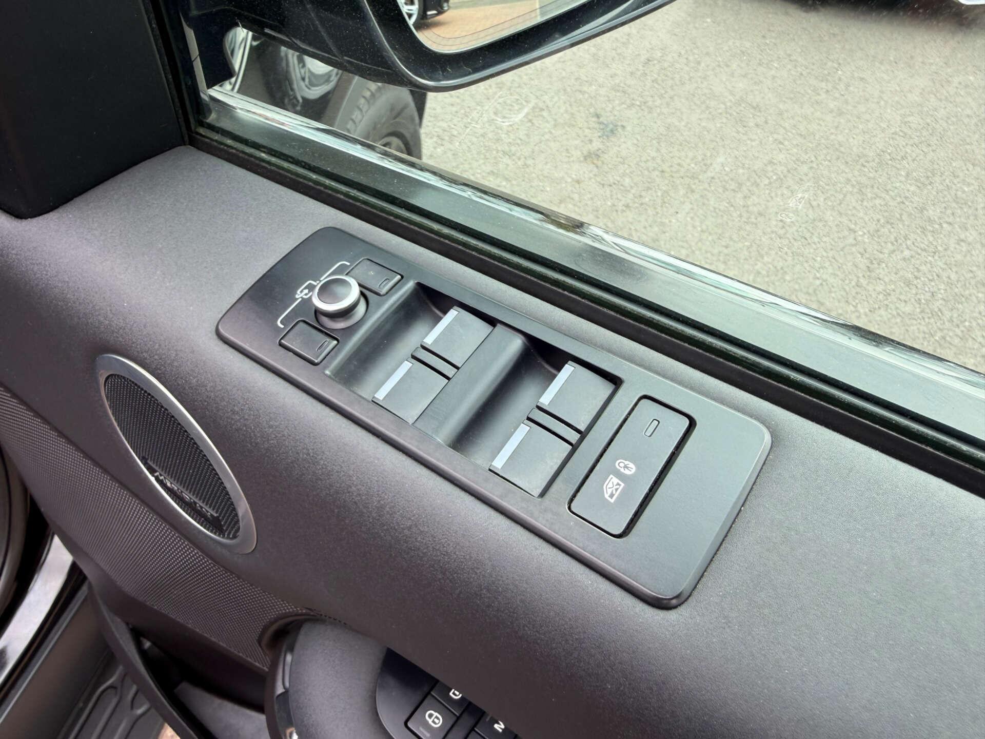 Land Rover Discovery view 42