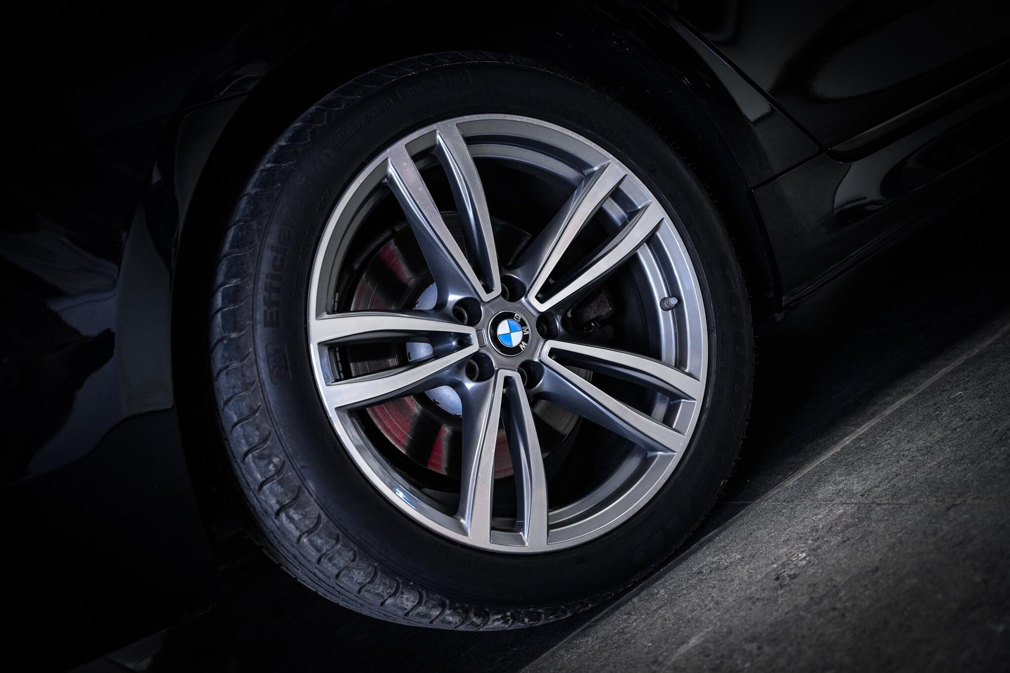 BMW 7 Series view 27