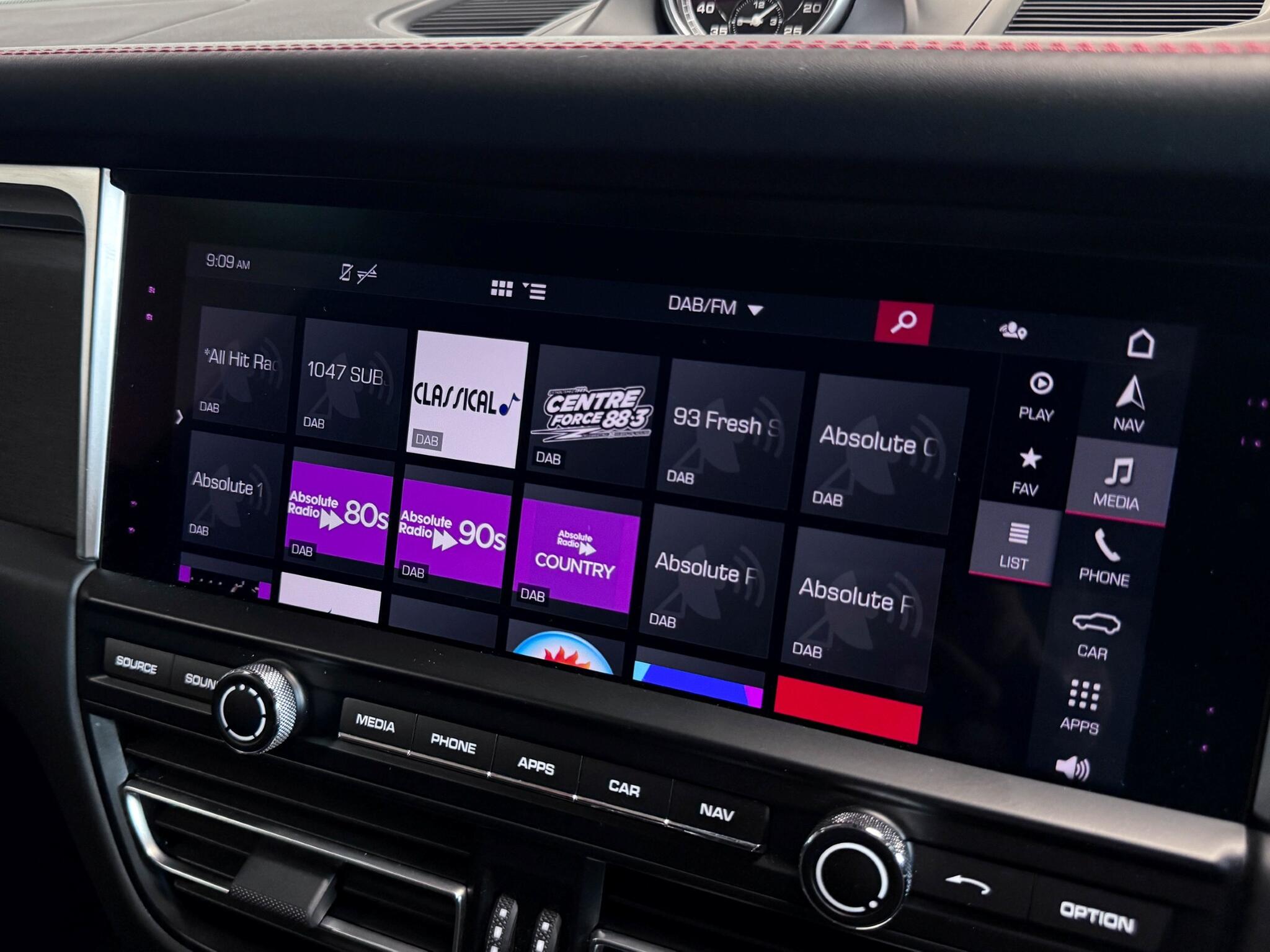 Porsche Macan view 46