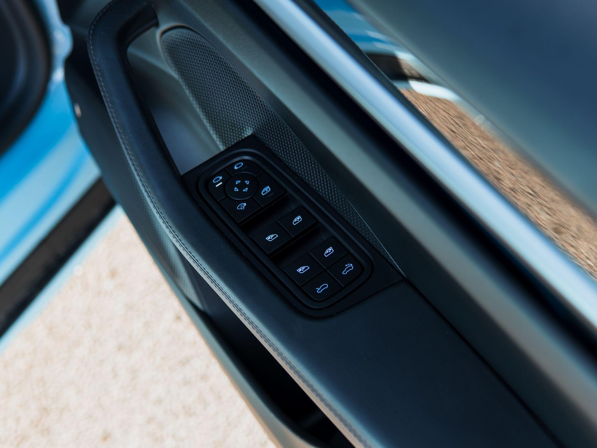 Porsche Macan view 11
