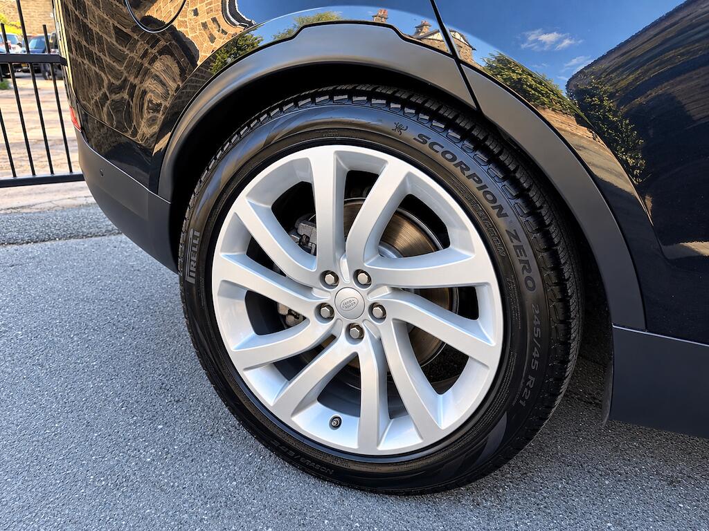 Land Rover Discovery view 14