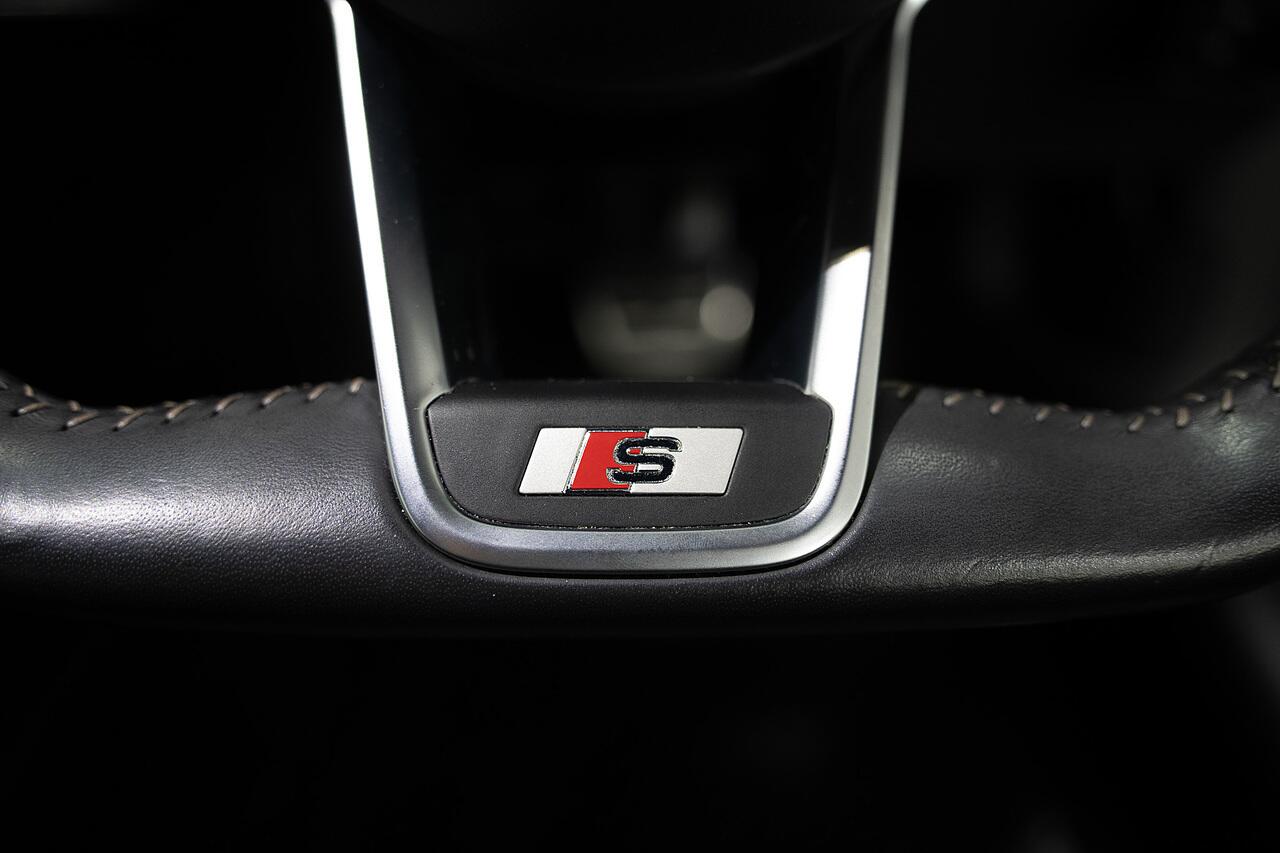 Audi TT view 12