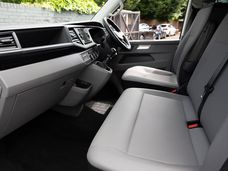 Volkswagen Transporter view 5