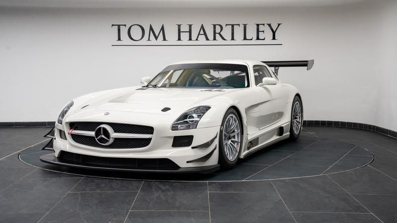 Mercedes-Benz SLS view 3