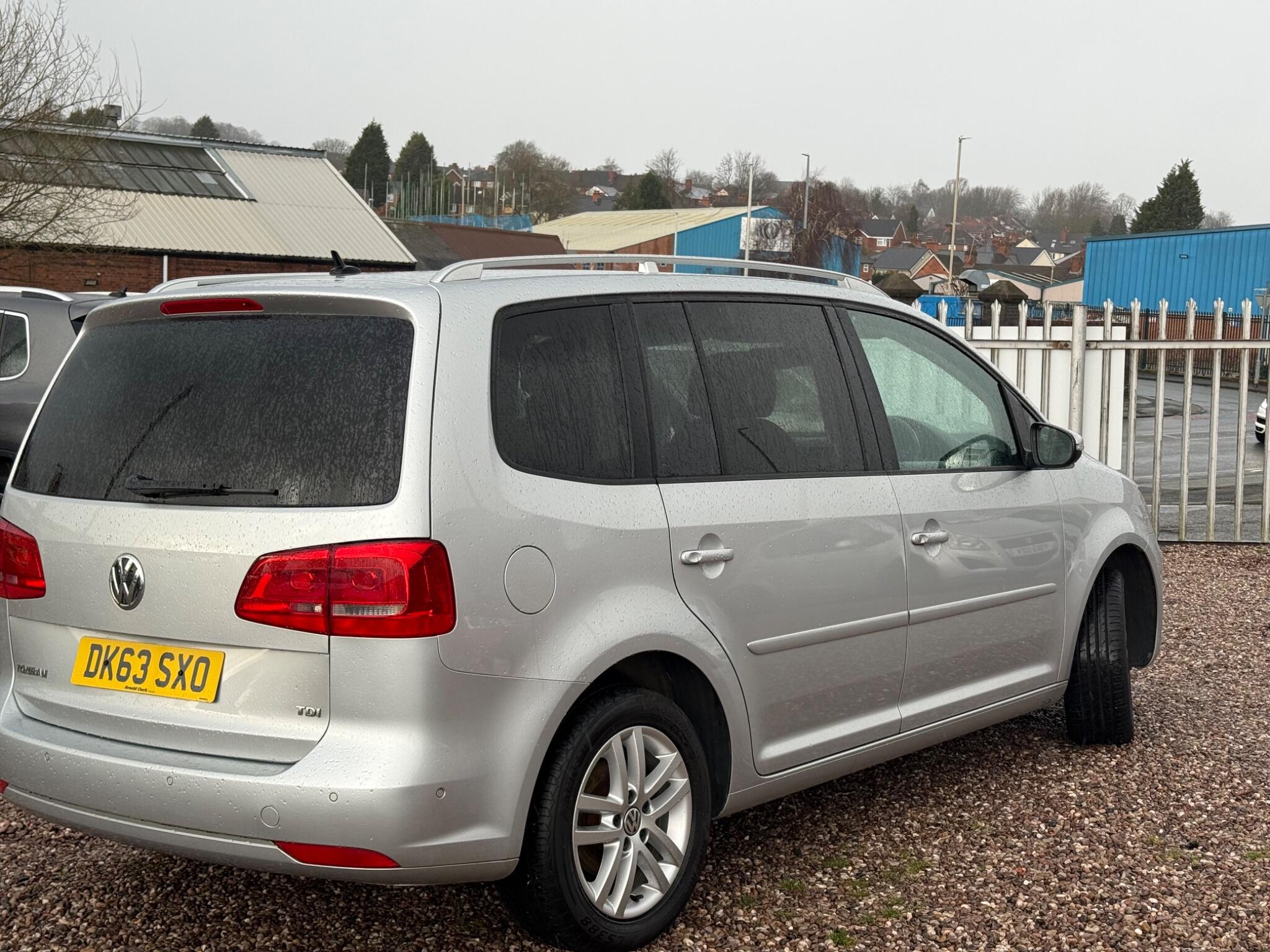Volkswagen Touran view 4
