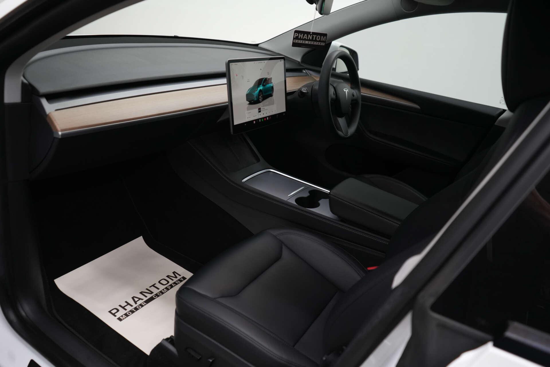 Tesla Model Y view 25
