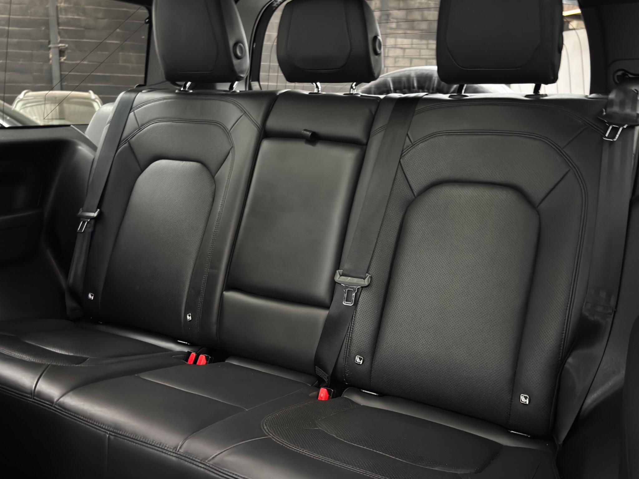 Land Rover Defender view 50