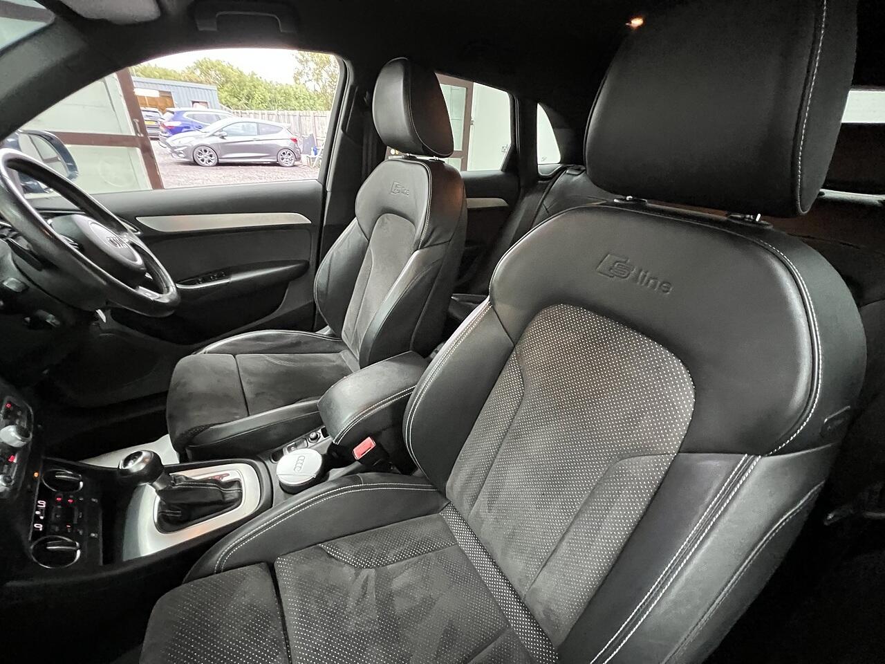 Audi Q3 view 18