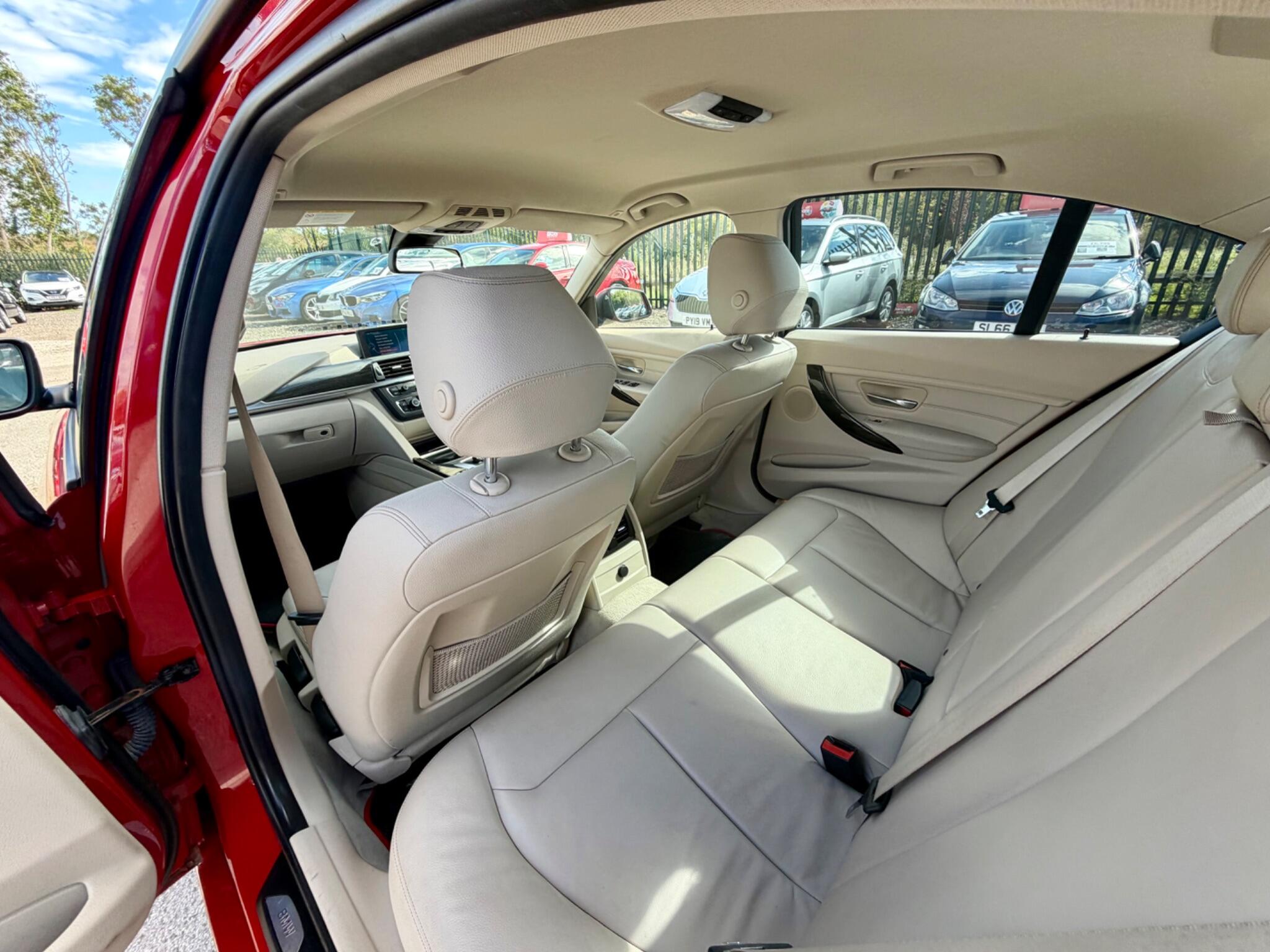 BMW 3 Series view 32