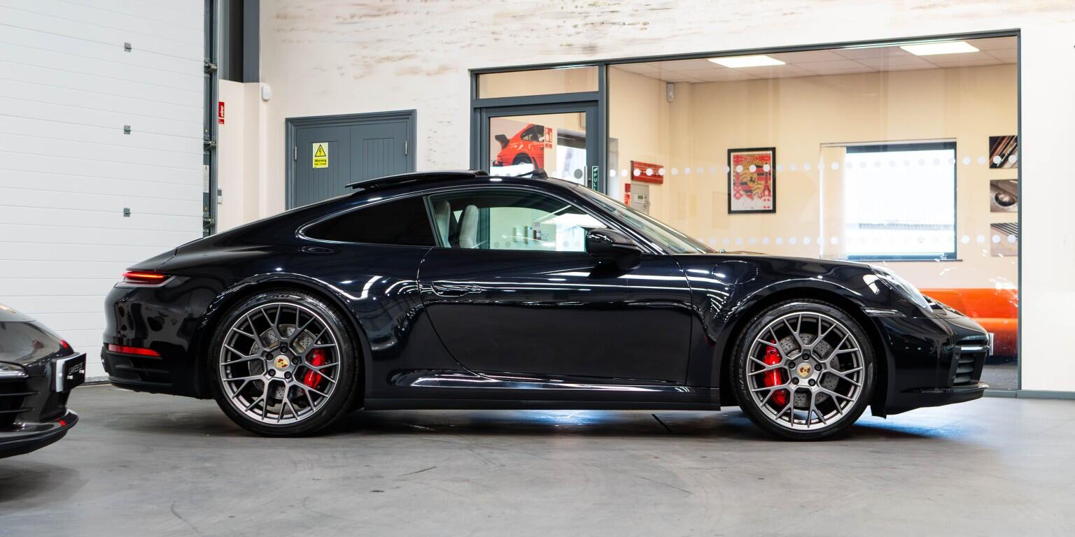 Porsche 911 view 12