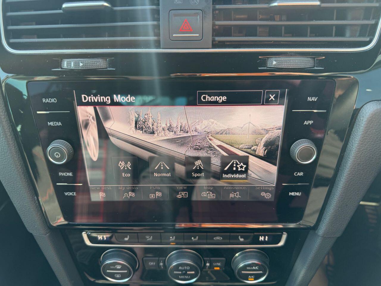 Volkswagen Golf view 21