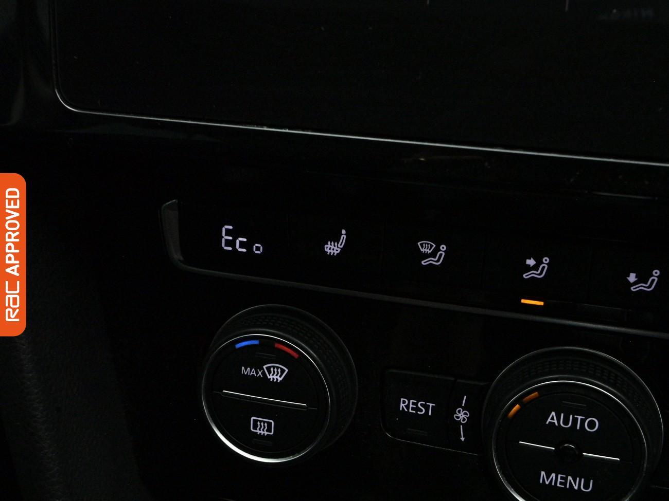 Volkswagen Passat view 15