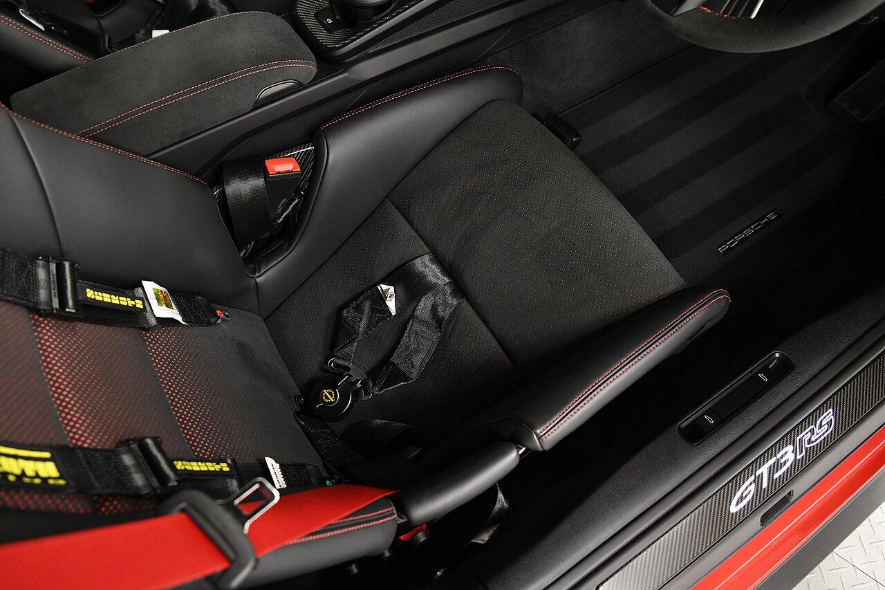 Porsche 911 view 10