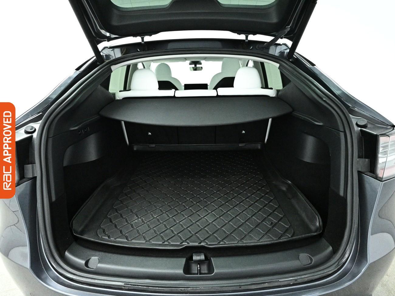 Tesla Model Y view 27