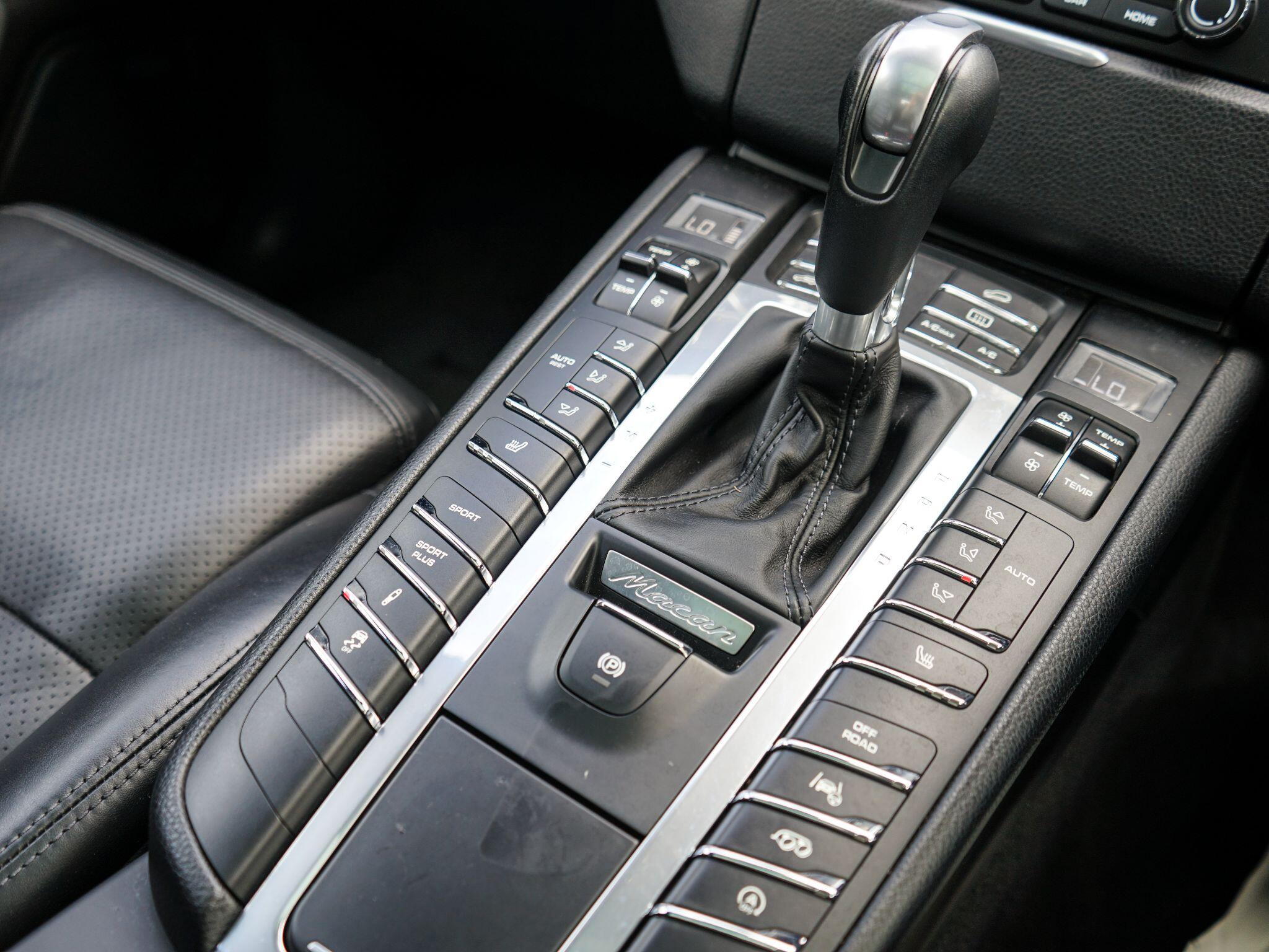Porsche Macan view 30